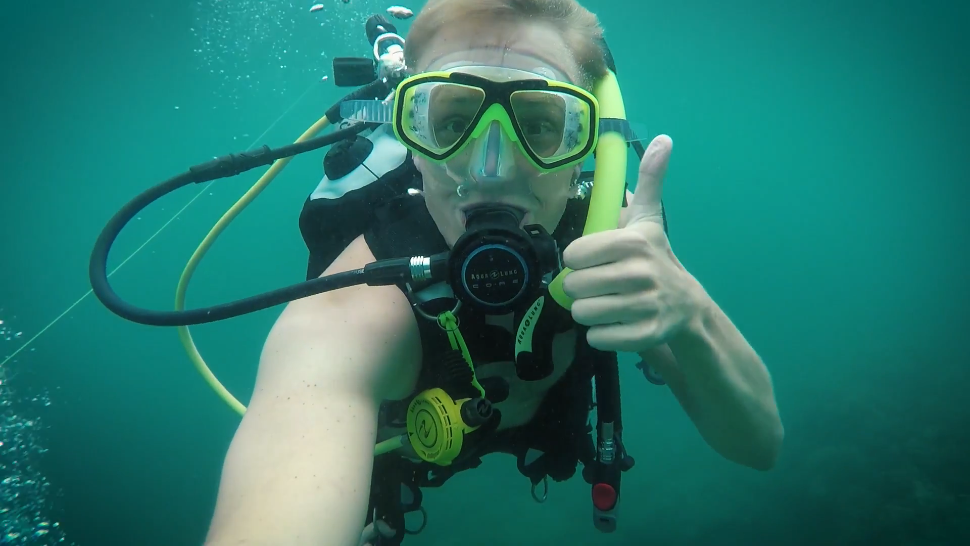 Screenshotter ExploringTheUnderwaterWorldScubaDivingBigIslandHawaii 4’39”