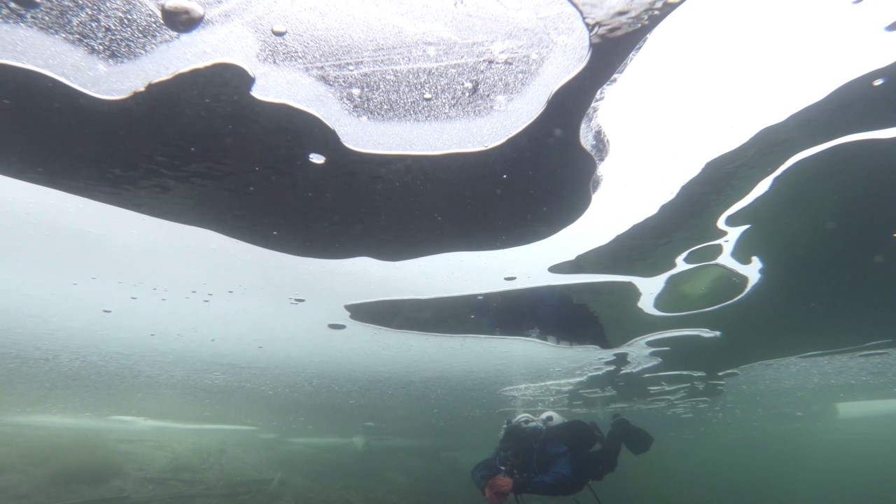 Ice diving in Valkiajärvi