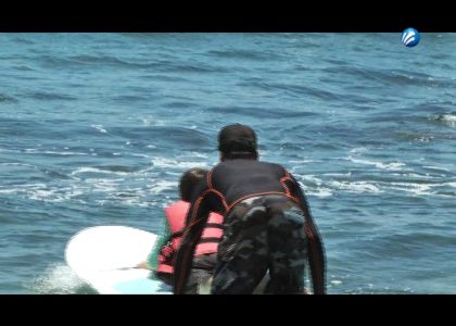 They perform therapies with surfing to autistic children