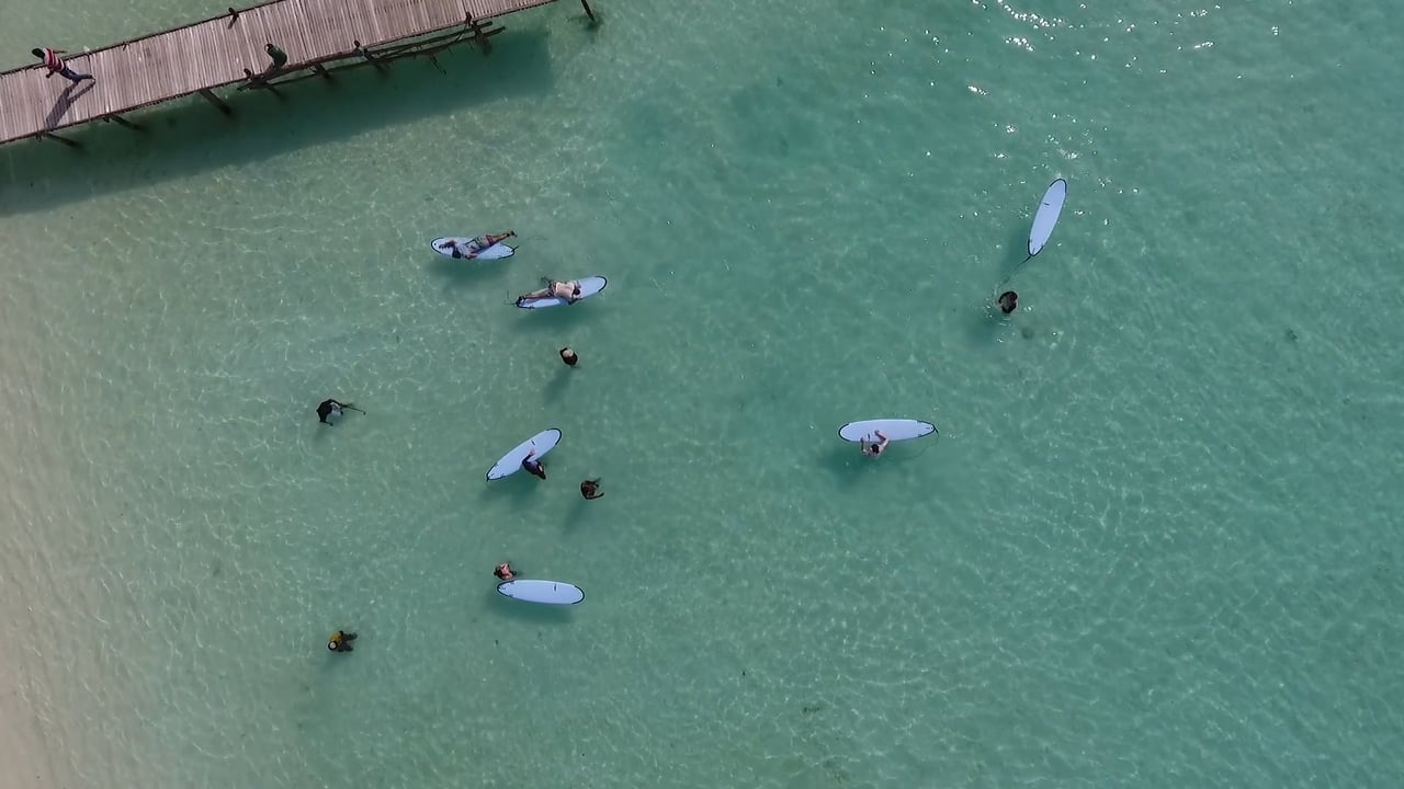 Surf lessons in Thulusdhoo, Maldives