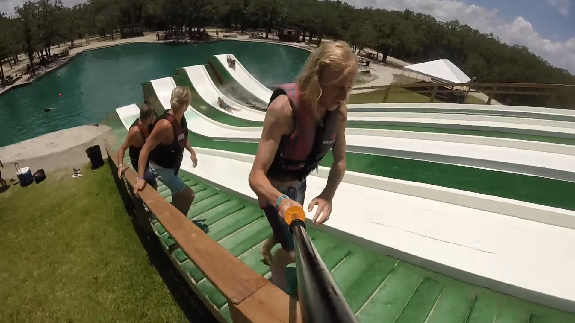 Screenshotter--CRAZYWAVEPOOLINTEXASBSRSURFRANCHSESSION-5’42” Screenshotter CRAZYWAVEPOOLINTEXASBSRSURFRANCHSESSION 5’42”