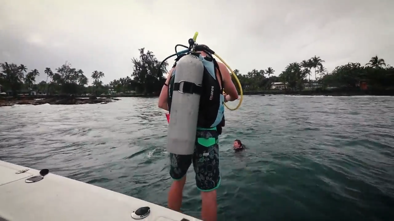 Screenshotter ExploringTheUnderwaterWorldScubaDivingBigIslandHawaii 3&rsquo;13&rdquo;
